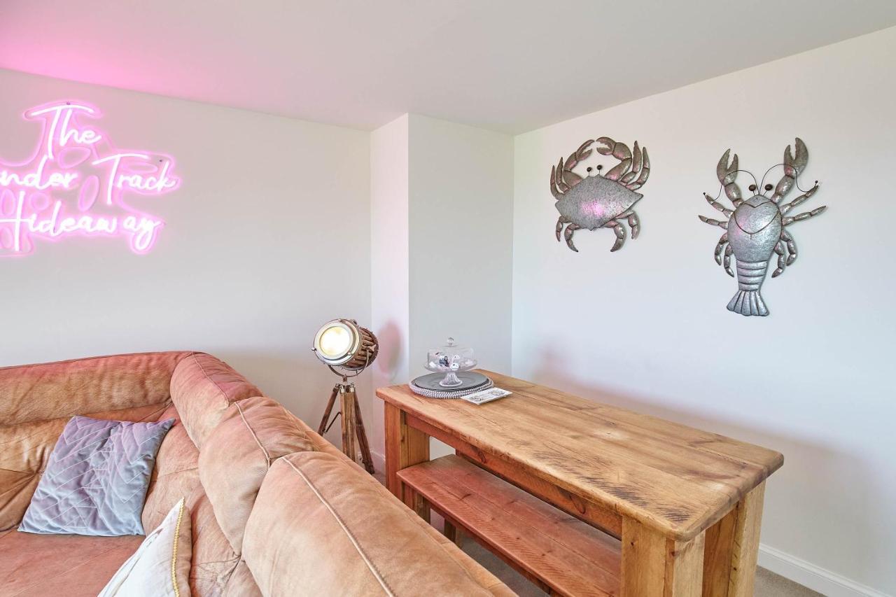 Host & Stay - The Cinder Track Hideaway Whitby Exterior foto